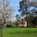 Roquepoix, Escale Au Pour Sillonner Le Gers Mirepoix (Gers)
