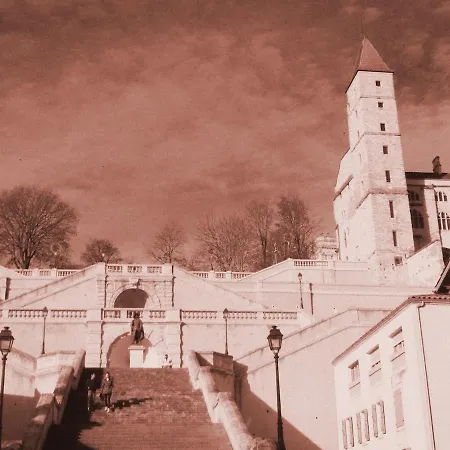 Roquepoix, Escale Au Pour Sillonner Le Gers Mirepoix (Gers)